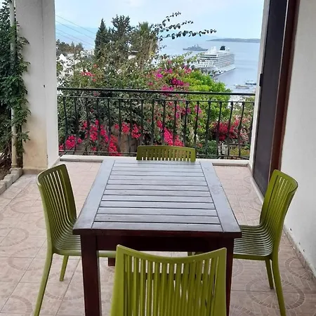 Kale Manzaralı Yazlık Ev Daire Bodrum